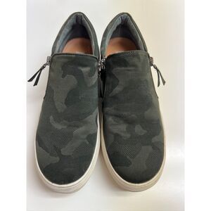 Steve Madden Glaammar camo slip-ons. Size 8.